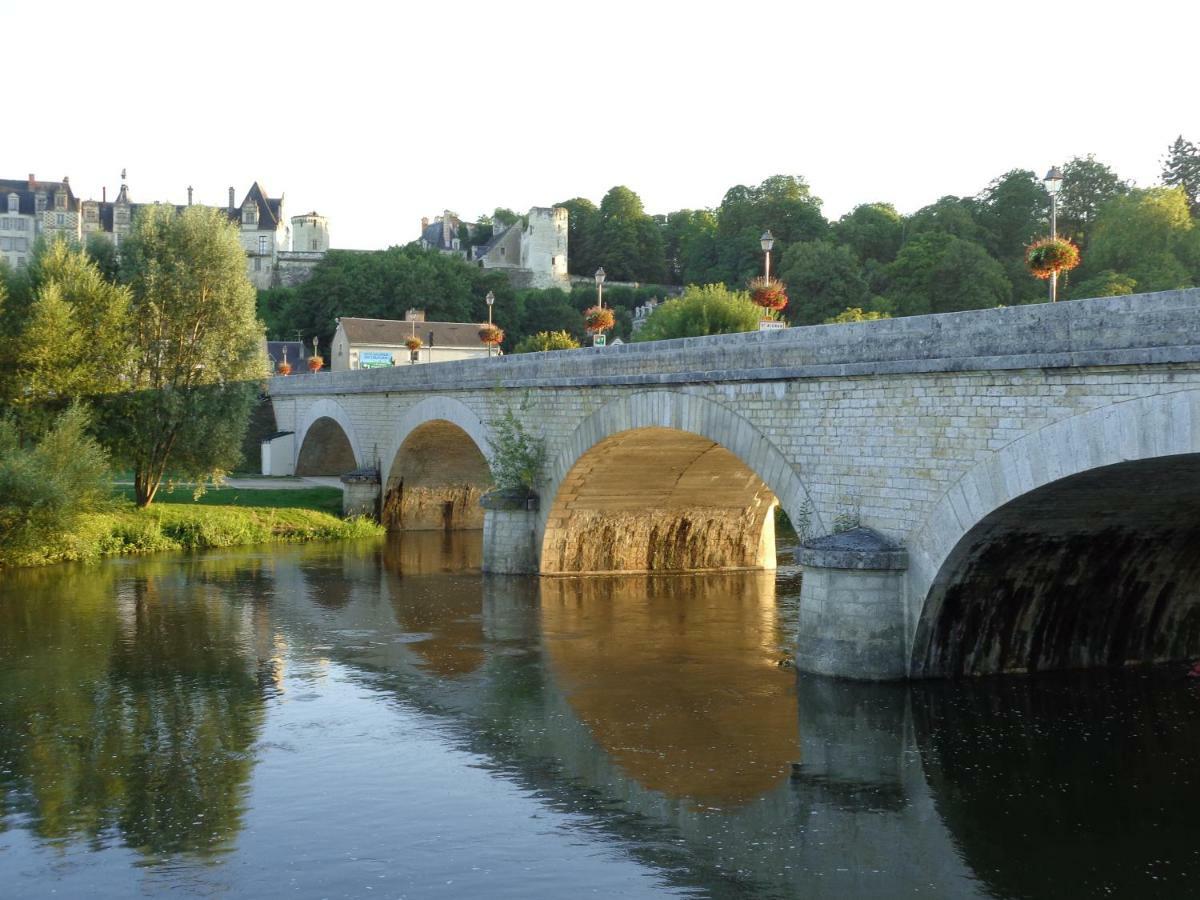 La Chaussee Des Ponts Нуае-сюр-Шер Экстерьер фото